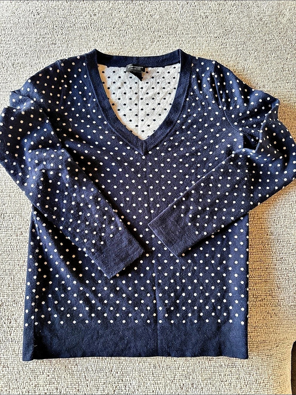 Club Monaco Polka Dot V-Neck 100% Laine Italia Yarn Sweater in Blue & White polk